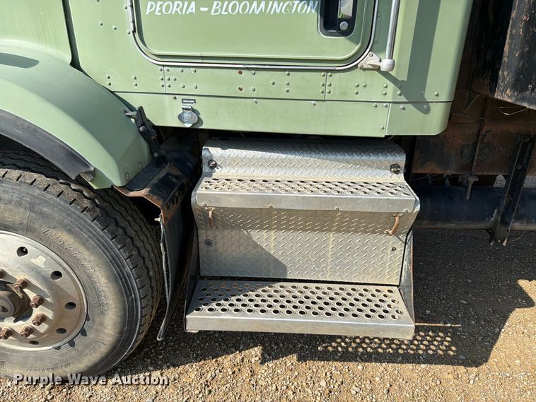 image for item FK4123 2003 Kenworth T800 crane truck