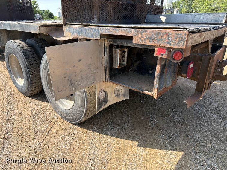 image for item FK4123 2003 Kenworth T800 crane truck