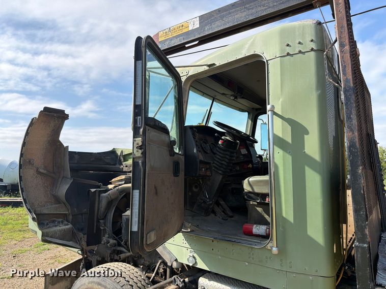 image for item FK4123 2003 Kenworth T800 crane truck