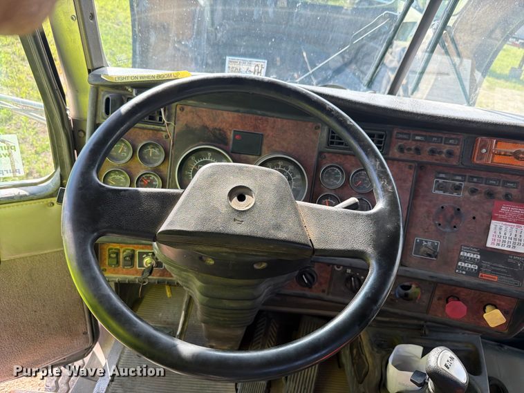 image for item FK4123 2003 Kenworth T800 crane truck