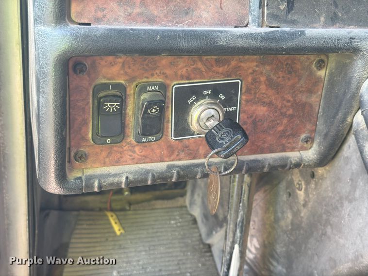 image for item FK4123 2003 Kenworth T800 crane truck