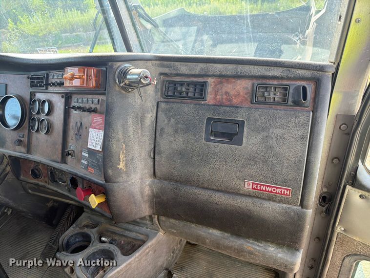 image for item FK4123 2003 Kenworth T800 crane truck