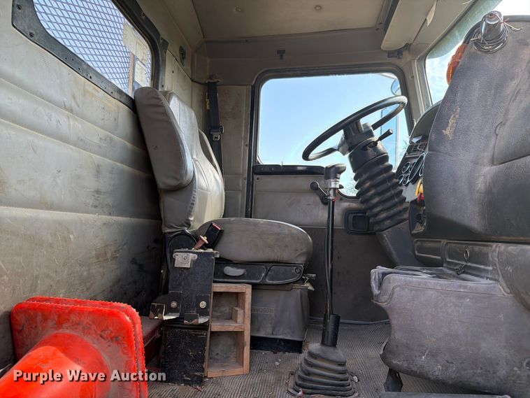 image for item FK4123 2003 Kenworth T800 crane truck