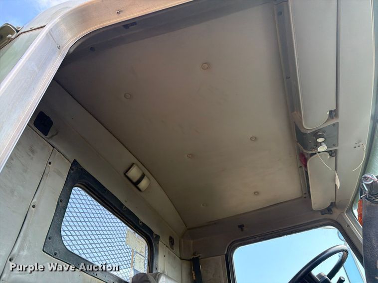 image for item FK4123 2003 Kenworth T800 crane truck