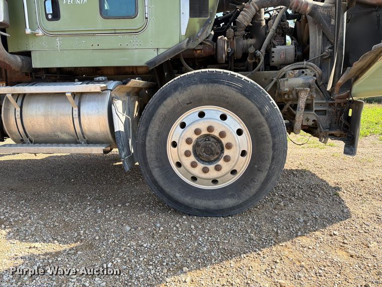 image for item FK4123 2003 Kenworth T800 crane truck