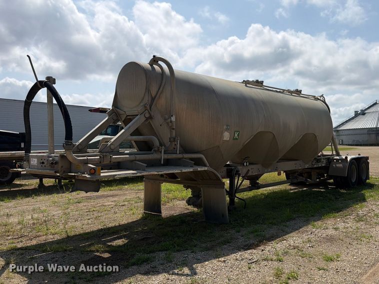 2003 Heil Pneumatic bulk trailer pneumatic dry bulk trailer