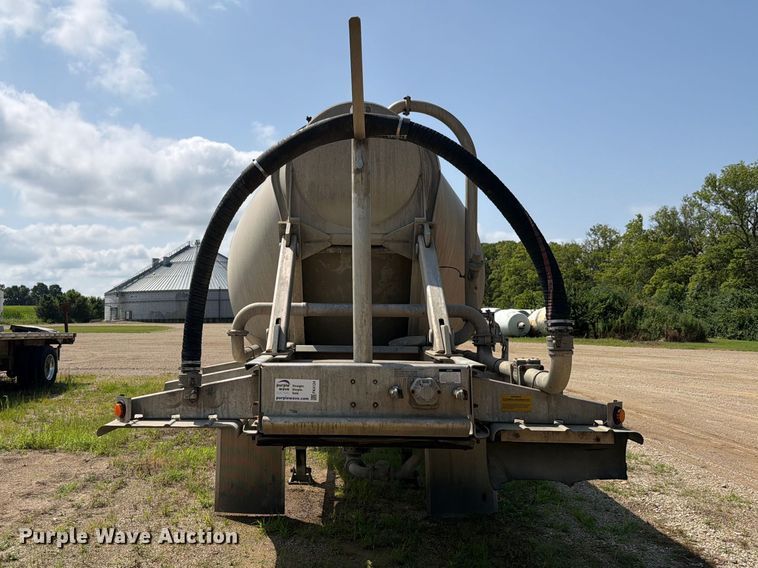 image for item FK4124 2003 Heil Pneumatic bulk trailer pneumatic dry bulk trailer