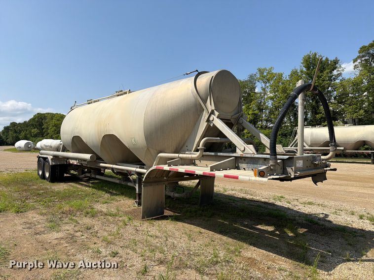 image for item FK4124 2003 Heil Pneumatic bulk trailer pneumatic dry bulk trailer