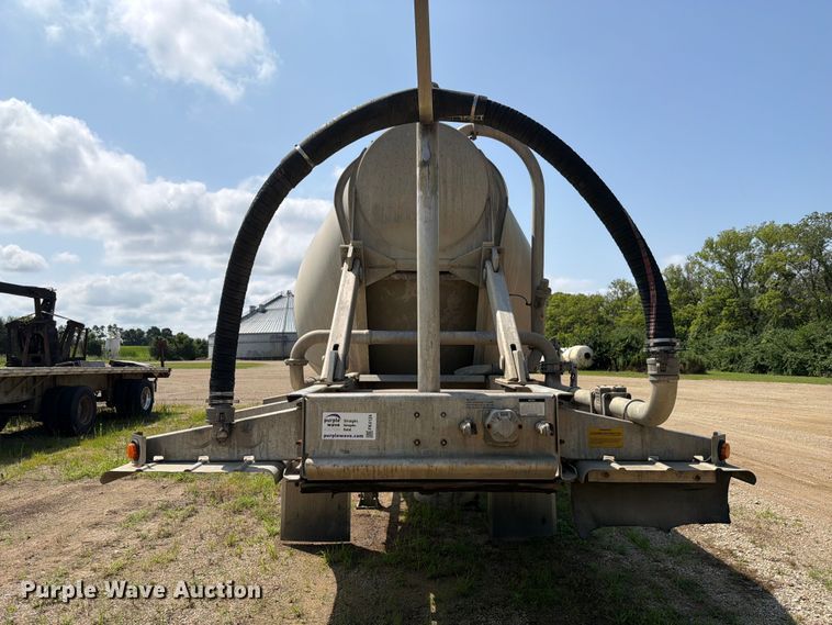 image for item FK4124 2003 Heil Pneumatic bulk trailer pneumatic dry bulk trailer