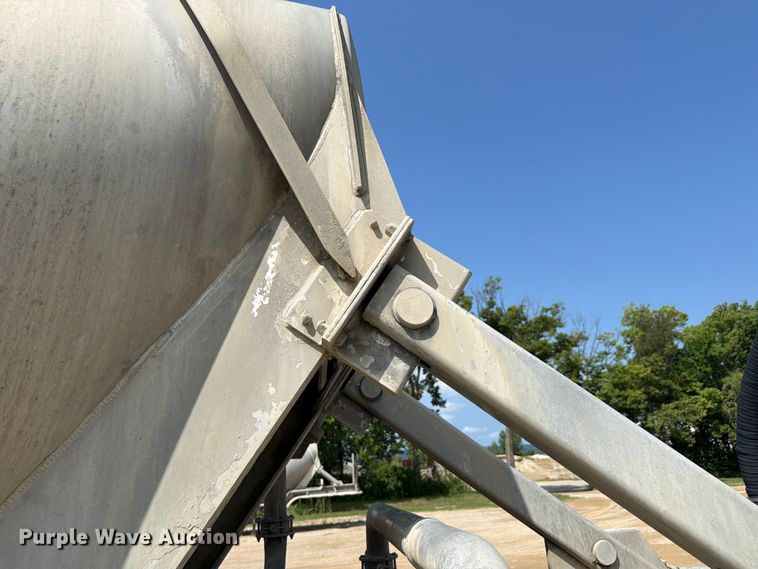 image for item FK4124 2003 Heil Pneumatic bulk trailer pneumatic dry bulk trailer