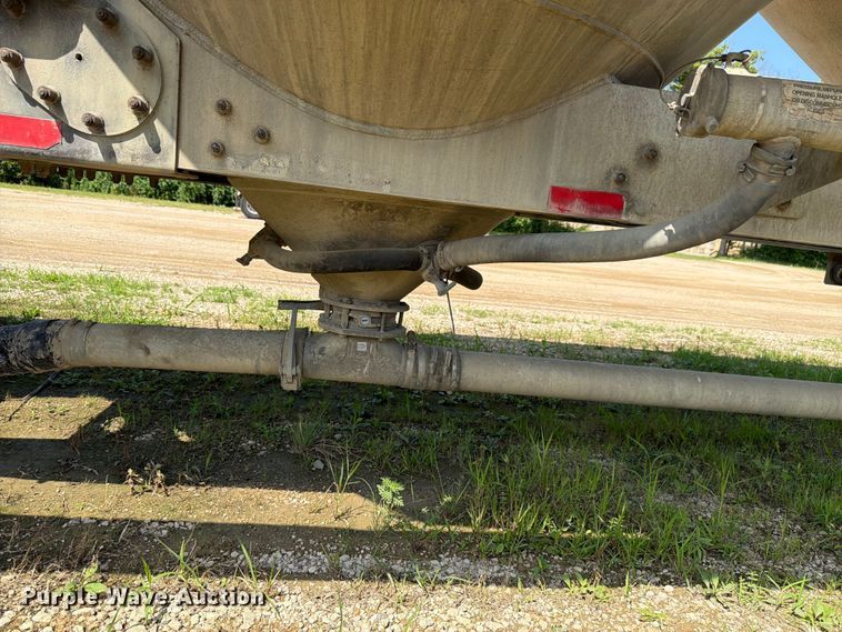 image for item FK4124 2003 Heil Pneumatic bulk trailer pneumatic dry bulk trailer