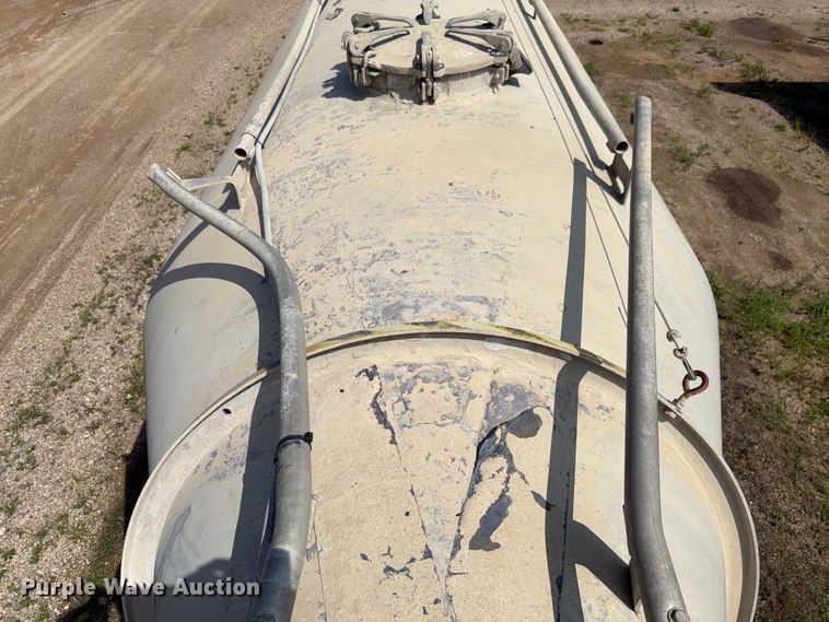image for item FK4124 2003 Heil Pneumatic bulk trailer pneumatic dry bulk trailer
