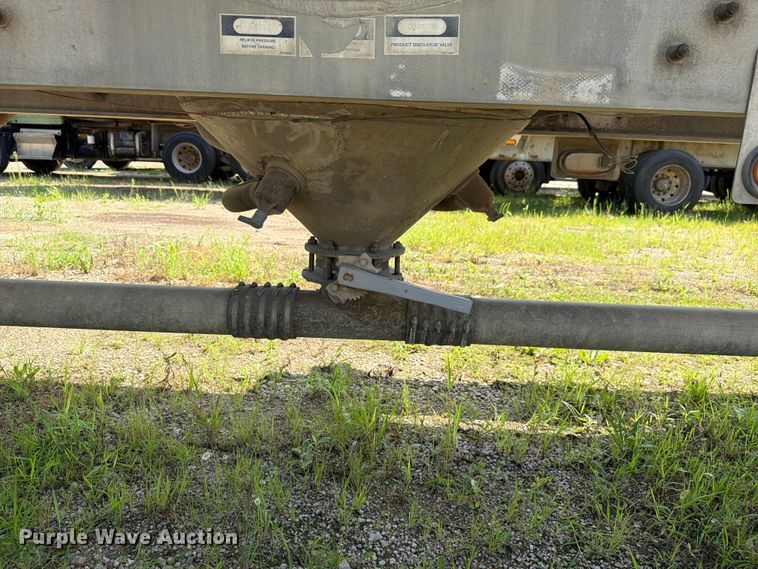 image for item FK4124 2003 Heil Pneumatic bulk trailer pneumatic dry bulk trailer