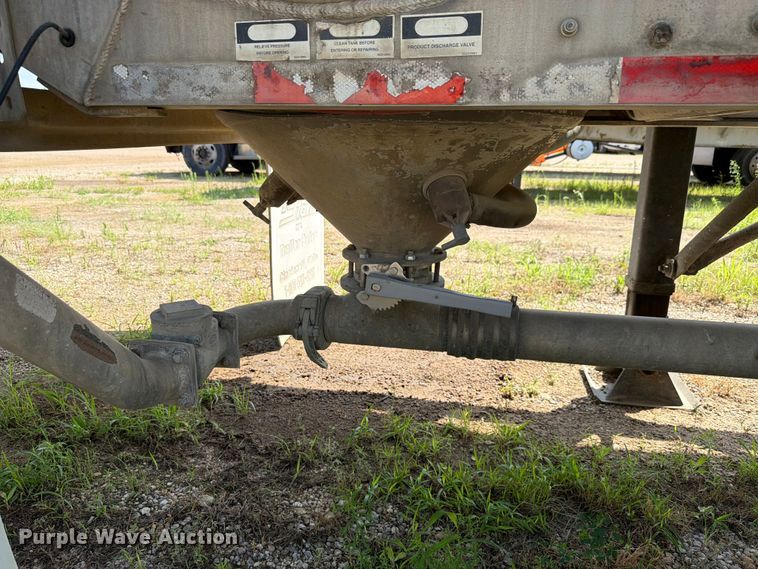 image for item FK4124 2003 Heil Pneumatic bulk trailer pneumatic dry bulk trailer