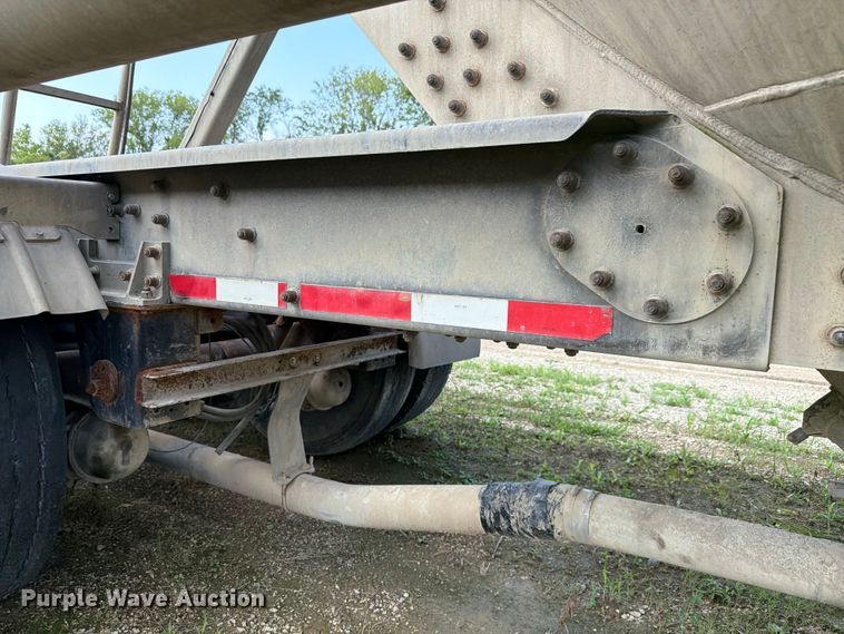 image for item FK4124 2003 Heil Pneumatic bulk trailer pneumatic dry bulk trailer