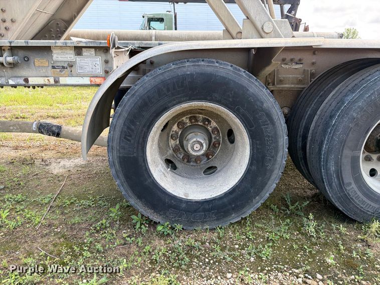 image for item FK4124 2003 Heil Pneumatic bulk trailer pneumatic dry bulk trailer