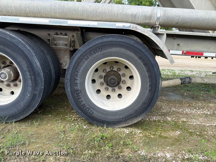 image for item FK4124 2003 Heil Pneumatic bulk trailer pneumatic dry bulk trailer