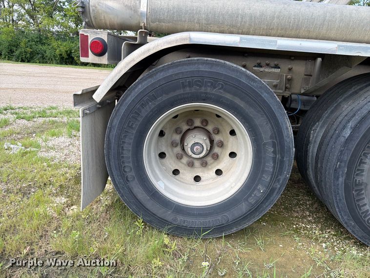 image for item FK4124 2003 Heil Pneumatic bulk trailer pneumatic dry bulk trailer