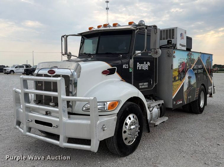 2010 Peterbilt 337 utility / service truck