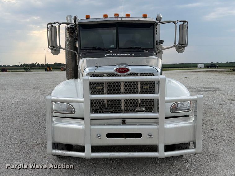 image for item FK4126 2010 Peterbilt 337 utility / service truck