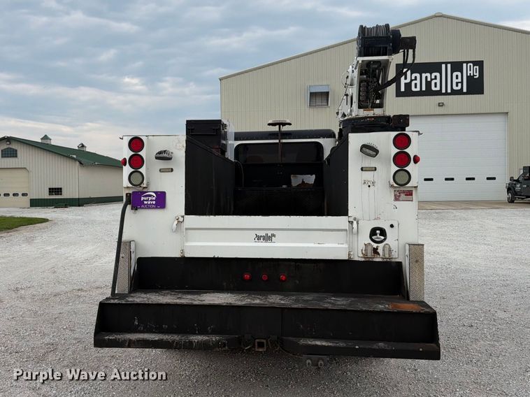 image for item FK4126 2010 Peterbilt 337 utility / service truck