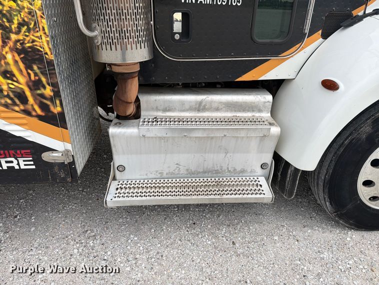 image for item FK4126 2010 Peterbilt 337 utility / service truck