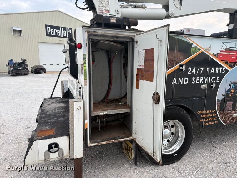 image for item FK4126 2010 Peterbilt 337 utility / service truck