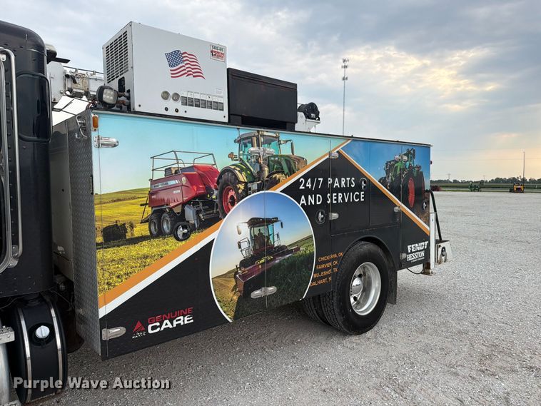 image for item FK4126 2010 Peterbilt 337 utility / service truck