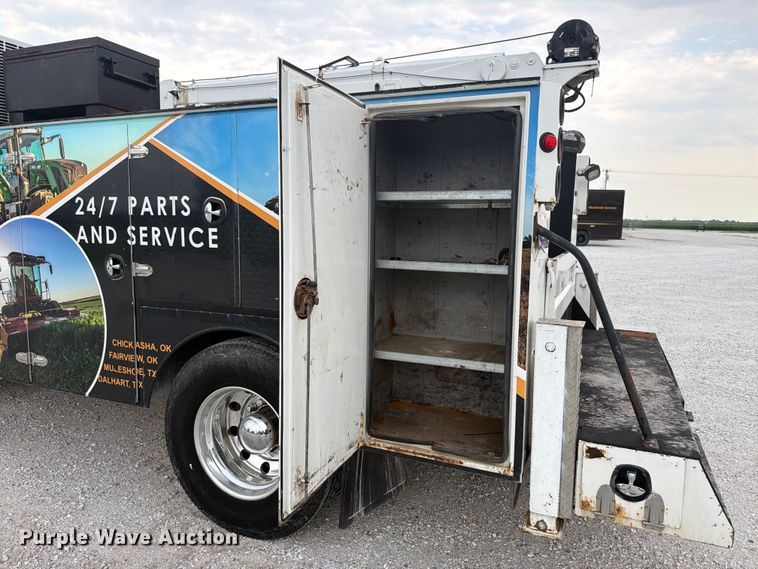 image for item FK4126 2010 Peterbilt 337 utility / service truck