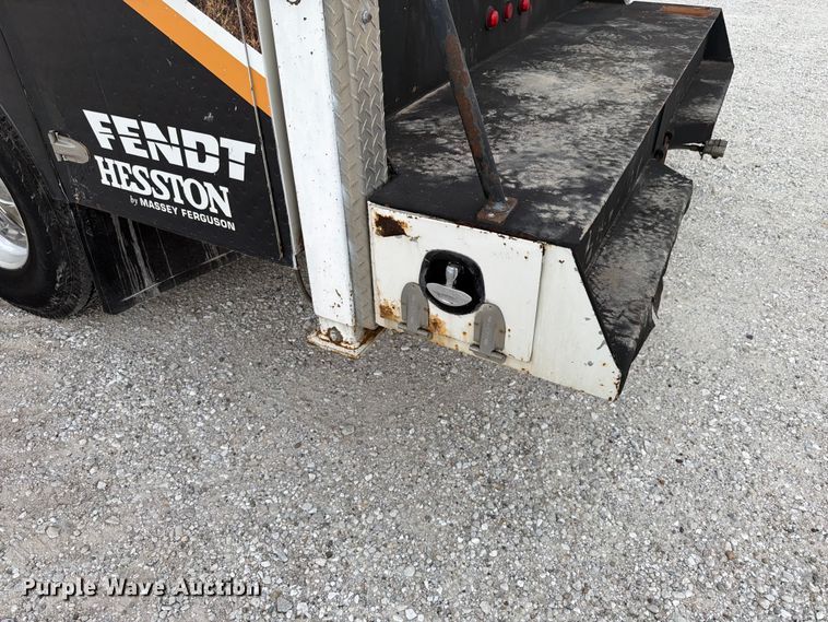 image for item FK4126 2010 Peterbilt 337 utility / service truck