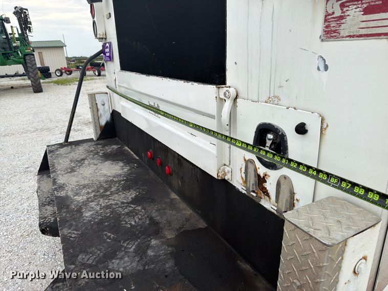 image for item FK4126 2010 Peterbilt 337 utility / service truck