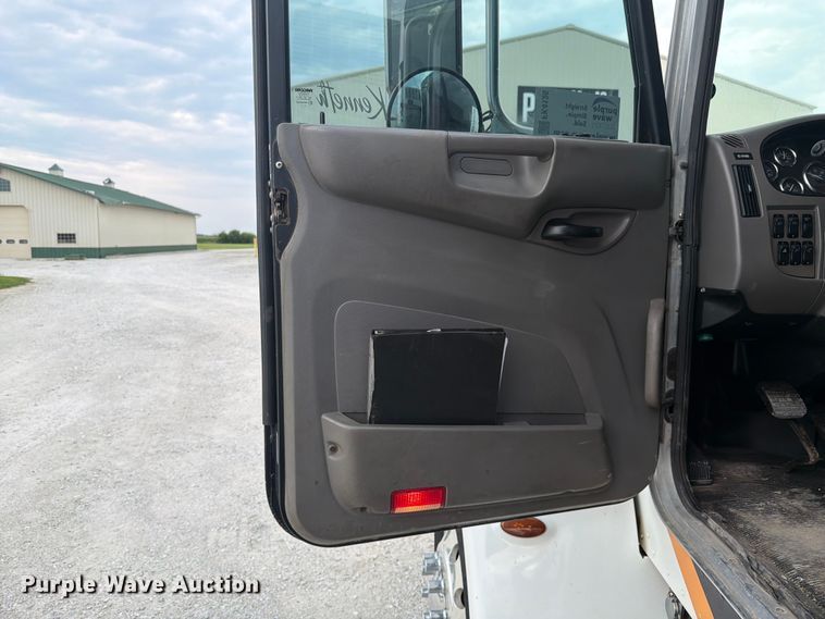 image for item FK4126 2010 Peterbilt 337 utility / service truck