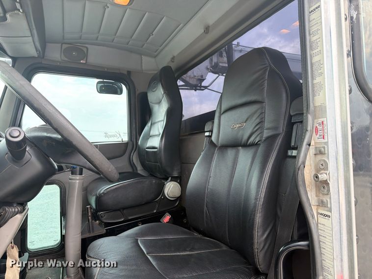 image for item FK4126 2010 Peterbilt 337 utility / service truck