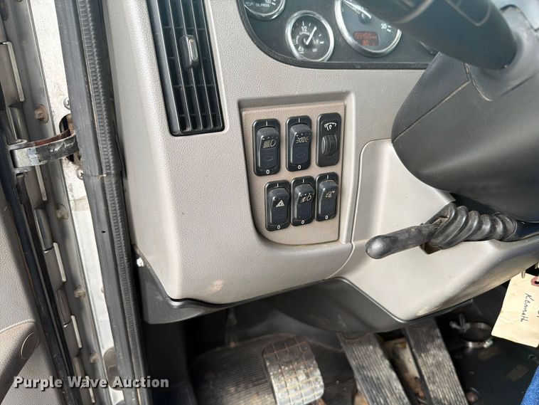 image for item FK4126 2010 Peterbilt 337 utility / service truck