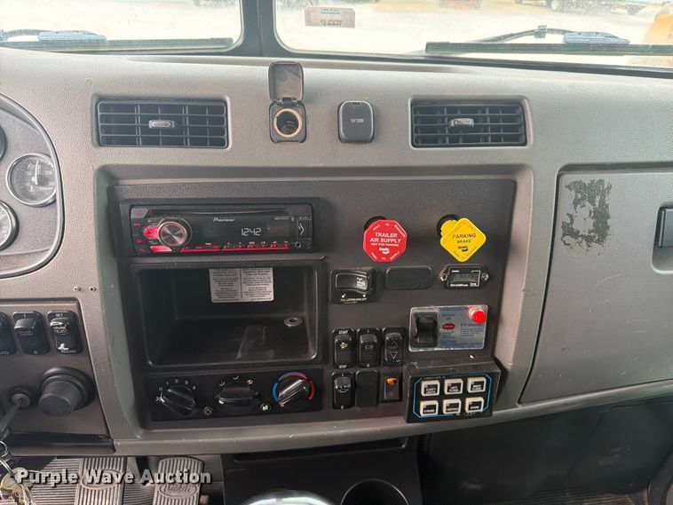 image for item FK4126 2010 Peterbilt 337 utility / service truck