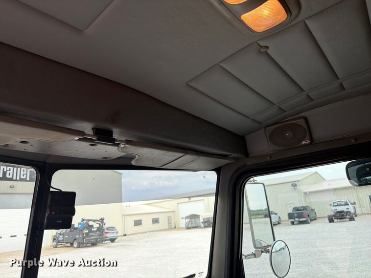 image for item FK4126 2010 Peterbilt 337 utility / service truck