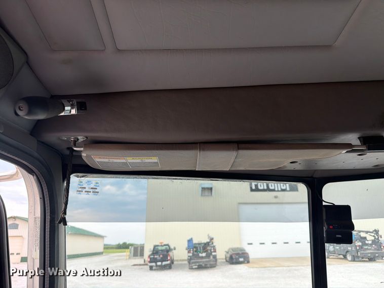 image for item FK4126 2010 Peterbilt 337 utility / service truck