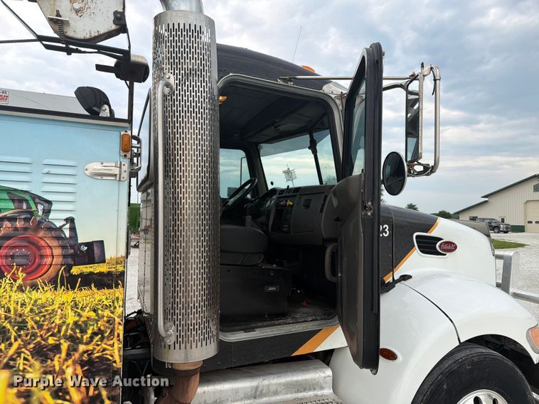 image for item FK4126 2010 Peterbilt 337 utility / service truck