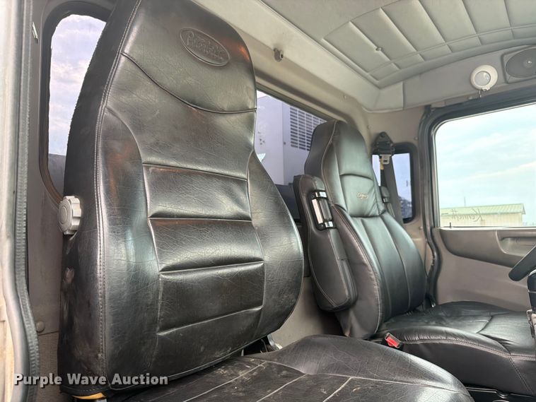 image for item FK4126 2010 Peterbilt 337 utility / service truck