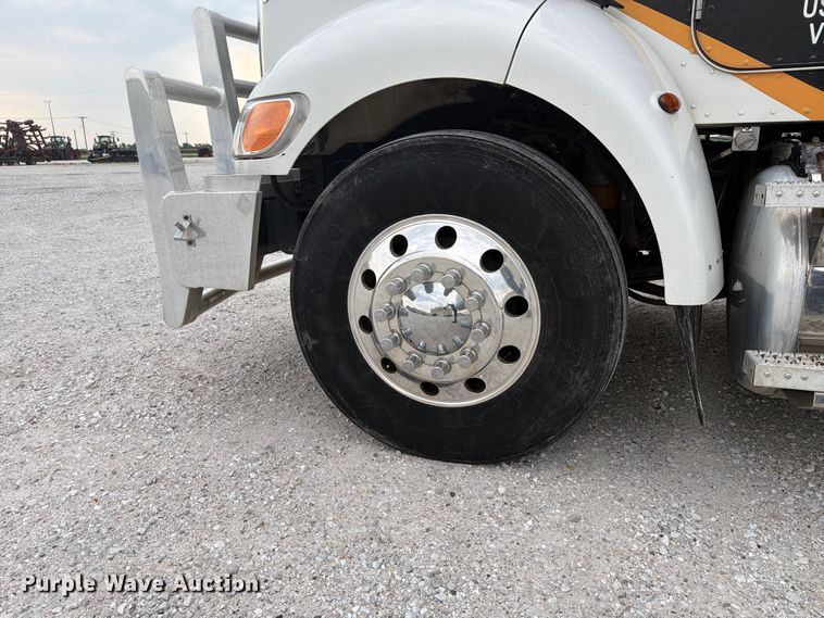 image for item FK4126 2010 Peterbilt 337 utility / service truck