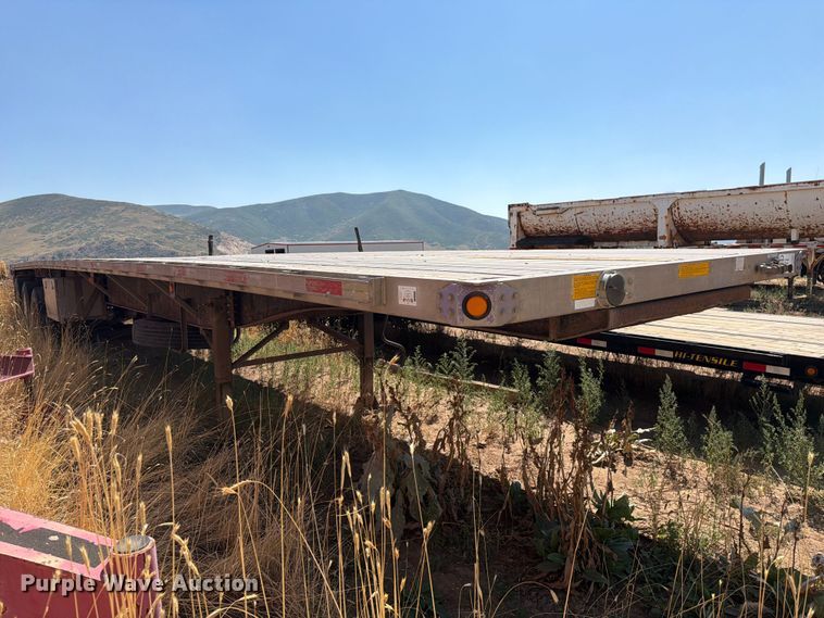 image for item FK4567 2000 Utility Trailer Manufacturer flatbed trailer