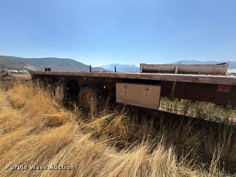 image for item FK4567 2000 Utility Trailer Manufacturer flatbed trailer