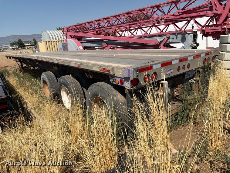 image for item FK4567 2000 Utility Trailer Manufacturer flatbed trailer