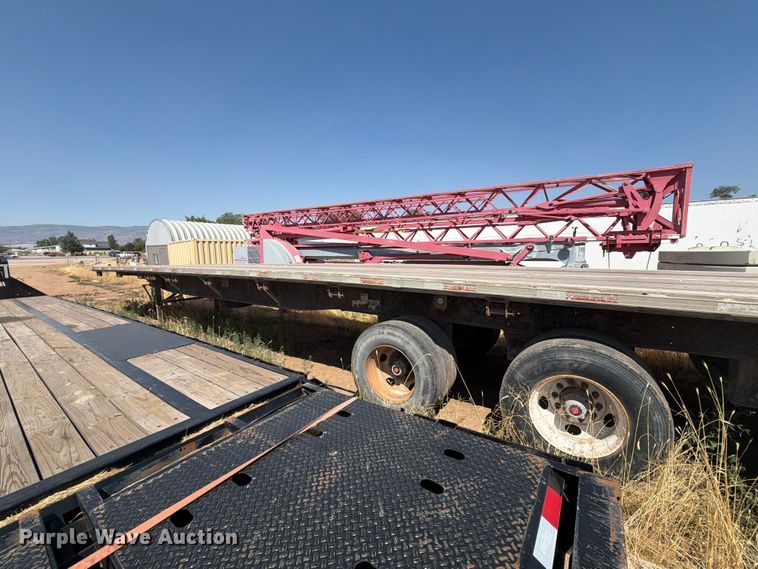 image for item FK4567 2000 Utility Trailer Manufacturer flatbed trailer