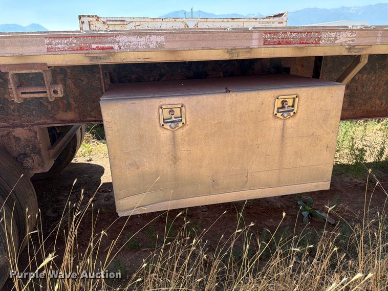 image for item FK4567 2000 Utility Trailer Manufacturer flatbed trailer