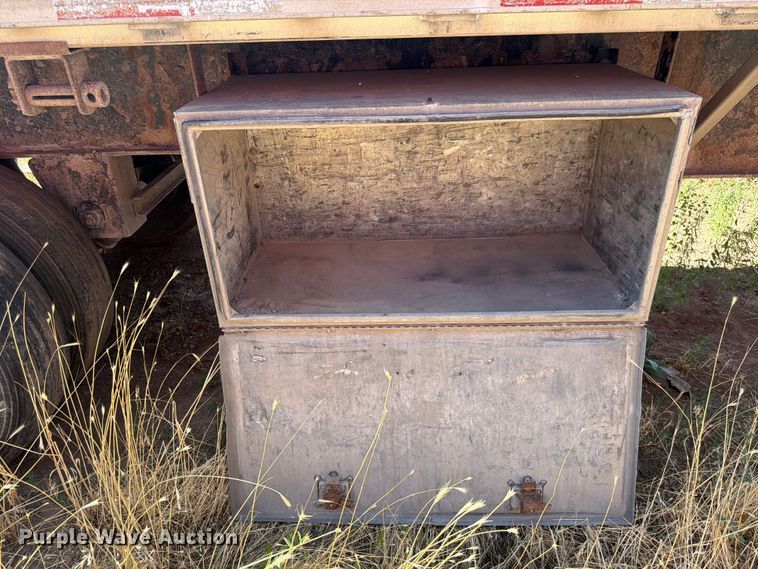 image for item FK4567 2000 Utility Trailer Manufacturer flatbed trailer