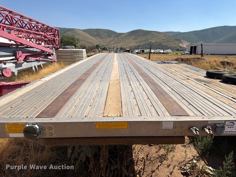 image for item FK4567 2000 Utility Trailer Manufacturer flatbed trailer