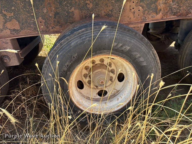 image for item FK4567 2000 Utility Trailer Manufacturer flatbed trailer