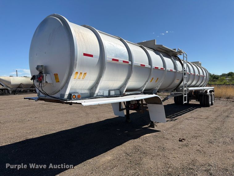1976 Fruehauf pneumatic dry bulk trailer