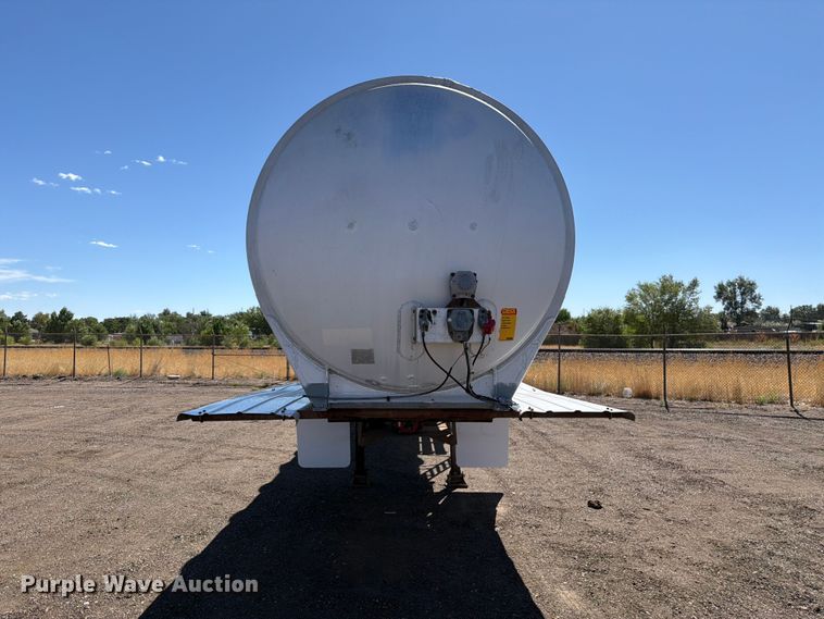 image for item FM7615 1976 Fruehauf pneumatic dry bulk trailer